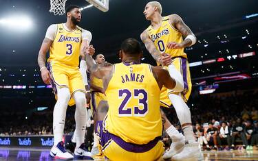 Due giocatori dei Lakers positivi al coronavirus