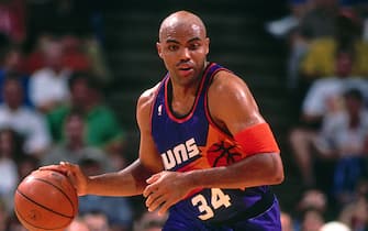 HOUSTON, TX - May 17: Charles Barkley #34 of the Phoenix Suns handles the ball against the Houston Rockets during Game Five of the Western Conference Semifinals on May 17, 1994 at The Summit (Houston) in Houston, Texas. NOTE TO USER: User expressly acknowledges and agrees that, by downloading and/or using this photograph, user is consenting to the terms and conditions of the Getty Images License Agreement. Mandatory Copyright Notice: Copyright 1994 NBAE (Photo by Bill Baptist/NBAE via Getty Images)