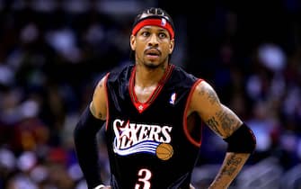 LOS ANGELES - JANUUARY 2:  Allen Iverson #3 of the Philadelphia 76ers stands on the court during the game against the Los Angeles Clippers on January 2, 2005 at Staples Center in Los Angeles, California. NOTE TO USER: User expressly acknowledges and agrees that, by downloading and or using this photograph, User is consenting to the terms and conditions of the Getty Images License Agreement.  (Photo by Lisa Blumenfeld/Getty Images) *** Local Caption *** Allen Iverson 