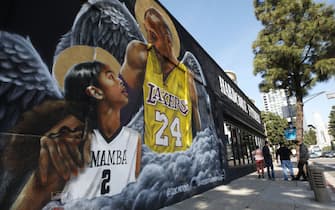 LOS ANGELES, CALIFORNIA - FEBRUARY 13: A mural depicting deceased NBA star Kobe Bryant and his daughter Gianna, painted by @sloe_motions, is displayed on a building on February 13, 2020 in Los Angeles, California. Numerous murals depicting Bryant and Gianna have been created around greater Los Angeles following their tragic deaths in a helicopter crash which left a total of nine dead. A public memorial service honoring Bryant will be held February 24 at the Staples Center in Los Angeles, where Bryant played most of his career with the Los Angeles Lakers.  (Photo by Mario Tama/Getty Images)
