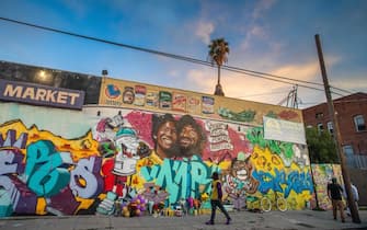 A man walks past a mural by the artists Muck Rock and Mr79lts picturing Kobe Bryant and his daughter Gianna Bryant, who were killed with seven others in a helicopter crash on January 26, in Los Angeles on January 27, 2020. - Federal investigators sifted through the wreckage of the helicopter crash that killed basketball legend Kobe Bryant and eight other people, hoping to find clues to what caused the accident that stunned the world. (Photo by Apu GOMES / AFP) / RESTRICTED TO EDITORIAL USE - MANDATORY MENTION OF THE ARTIST UPON PUBLICATION - TO ILLUSTRATE THE EVENT AS SPECIFIED IN THE CAPTION (Photo by APU GOMES/AFP via Getty Images)