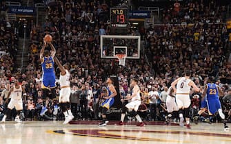 CLEVELAND, OH - JUNE 7:  Kevin Durant #35 of the Golden State Warriors shoots the go ahead three pointer in the fourth quarter against LeBron James #23 of the Cleveland Cavaliers in Game Three of the 2017 NBA Finals on June 7, 2017 at Quicken Loans Arena in Cleveland, Ohio. NOTE TO USER: User expressly acknowledges and agrees that, by downloading and/or using this photograph, user is consenting to the terms and conditions of Getty Images License Agreement. Mandatory Copyright Notice: Copyright 2017 NBAE (Photo by Andrew D. Bernstein/NBAE via Getty Images)