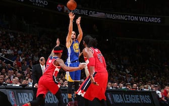 WASHINGTON, DC -¬† FEBRUARY 3:  Stephen Curry #30 of the Golden State Warriors shoots the ball against the Washington Wizards on February 3, 2016 at Verizon Center in Washington, DC. NOTE TO USER: User expressly acknowledges and agrees that, by downloading and or using this Photograph, user is consenting to the terms and conditions of the Getty Images License Agreement. Mandatory Copyright Notice: Copyright 2016 NBAE (Photo by Ned Dishman/NBAE via Getty Images)