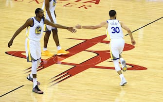 963435872 HOUSTON, TX - MAY 28: Kevin Durant #35 and Stephen Curry #30 of the Golden State Warriors high five in Game Seven of the Western Conference Finals against the Houston Rockets during the 2018 NBA Playoffs on May 28, 2018 at the Toyota Center in Houston, Texas. NOTE TO USER: User expressly acknowledges and agrees that, by downloading and/or using this photograph, user is consenting to the terms and conditions of the Getty Images License Agreement. Mandatory Copyright Notice: Copyright 2018 NBAE (Photo by Noah Graham/NBAE via Getty Images)