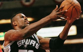 PHOENIX, AZ - MAY 2:  San Antonio Spurs center David Robinson (L) lays up a shot as Phoenix Suns forward Clifford Robinson defends during the first quarter of the fourth game of their Western Conference playoff series 02 May, 2000, in Phoenix.  (Photo credit should read MIKE FIALA/AFP via Getty Images)