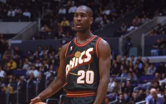 8 Dec 2000:  Gary Payton #20 of the Seattle SuperSonics stands with the ball during the game against the Los Angeles Lakers at the STAPLES Center in Los Angeles, California. The SuperSonics defeated the Lakers 103-95.    NOTE TO USER: It is expressly understood that the only rights Allsport are offering to license in this Photograph are one-time, non-exclusive editorial rights. No advertising or commercial uses of any kind may be made of Allsport photos. User acknowledges that it is aware that Allsport is an editorial sports agency and that NO RELEASES OF ANY TYPE ARE OBTAINED from the subjects contained in the photographs.Mandatory Credit: Donald Miralle  /Allsport