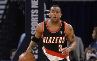OAKLAND, CA - OCTOBER 11:  Damon Stoudamire #3 of the Portland Trail Blazers dribbles the ball upcourt during the NBA preseason game against the Golden State Warriors at the Arena in Oakland, California on October 11, 2002.  The Blazers defeated the Warriors 103-88.  NOTE TO USER: User expressly acknowledges and agrees that, by downloading and/or using this Photograph, User is consenting to the terms and conditions of the Getty Images License Agreement. Mandatory copyright notice : Copyright 2002 NBAE.  (Photo by Rocky Widner /NBAE via Getty Images)