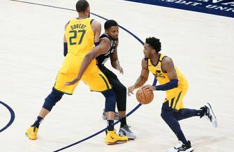 Donovan Mitchell sfrutta il blocco di Rudy Gobert