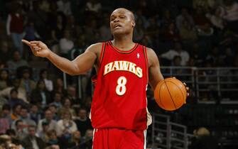 MILWAUKEE - FEBRUARY 12:  Antoine Walker #8 of the Atlanta Hawks moves the ball against the Milwaukee Bucks during the game on February 12, 2005 at the Bradley Center in Milwaukee, Wisconsin. The Bucks won 113-83. NOTE TO USER: User expressly acknowledges and agrees that, by downloading and/or using this Photograph, user is consenting to the terms and conditions of the Getty Images License Agreement. Mandatory Copyright Notice: Copyright 2005 NBAE (Photo by Gary Dineen/NBAE via Getty Images) *** Local Caption *** Antoine Walker