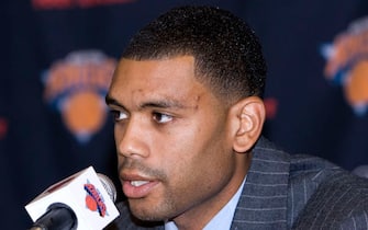 Allan Houston speaks to the media announcing his retirement at the Knicks Practice Center, Greenburg NY, 10/17/05.