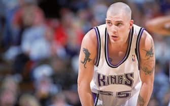 25 Jan 2001:   Jason Williams #55 of the Sacramento Kings waits on the court during the game against the San Antonio Spurs at the ARCO Arena in Sacramento, California.  The Spurs defeated the Kings 97-91.    NOTE TO USER: It is expressly understood that the only rights Allsport are offering to license in this Photograph are one-time, non-exclusive editorial rights. No advertising or commercial uses of any kind may be made of Allsport photos. User acknowledges that it is aware that Allsport is an editorial sports agency and that NO RELEASES OF ANY TYPE ARE OBTAINED from the subjects contained in the photographs.Mandatory Credit: Jed Jacobsohn  /Allsport
