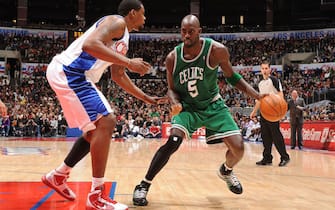 LOS ANGELES - DECEMBER 27:   Kevin Garnett #5 of the Boston Celtics handles the balls against DeAndre Jordan #9 of the Los Angeles Clippers at Staples Center on December 27, 2009 in Los Angeles, California. NOTE TO USER: User expressly acknowledges and agrees that, by downloading and/or using this Photograph, user is consenting to the terms and conditions of the Getty Images License Agreement. Mandatory Copyright Notice: Copyright 2009 NBAE (Photo by Noah Graham/NBAE via Getty Images) *** Local Caption *** Kevin Garnett