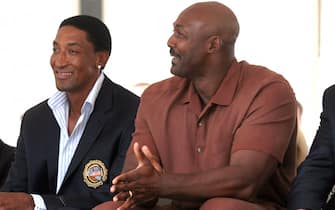 SPRINGFIELD, MA - AUGUST 13: Inductee Karl Malone and Scottie Pippen chats during the Basketball Hall of Fame Class of 2010 Pep Rally at the City Hall on August 13, 2010 in Springfield, Massachusetts.  NOTE TO USER: User expressly acknowledges and agrees that, by downloading and/or using this Photograph, user is consenting to the terms and conditions of the Getty Images License Agreement. Mandatory Copyright Notice: Copyright 2010 NBAE (Photo by Jeyhoun Allebaugh/NBAE via Getty Images)