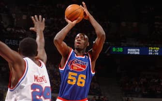 AUBURN HILLS, MI - JANUARY 26:  Francisco Elson #56 of the Denver Nuggets shoots over Antonio McDyess #24 of the Detroit Pistons during the game on January 26, 2005 at the Palace of Auburn Hills in Auburn Hills, Michigan. The Pistons won 87-70.  NOTE TO USER: User expressly acknowledges and agrees that, by downloading and or using this photograph, User is consenting to the terms and conditions of the Getty Images License Agreement. Mandatory Copyright Notice: Copyright 2005 NBAE (Photo by Allen Einstein/NBAE via Getty Images) *** Local Caption *** Francisco Elson;Antonio McDyess 