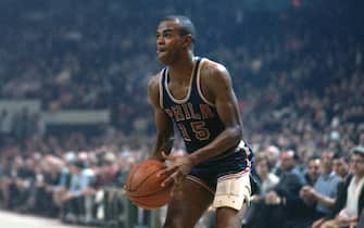 BOSTON - 1967:  Hal Greer #15 of the Philadelphia 76ers looks to make a move against the Boston Celtics during a game played in 1967 at the Boston Garden in Boston, Massachusetts. NOTE TO USER: User expressly acknowledges and agrees that, by downloading and or using this photograph, User is consenting to the terms and conditions of the Getty Images License Agreement. Mandatory Copyright Notice: Copyright 1967 NBAE (Photo by Dick Raphael/NBAE via Getty Images)