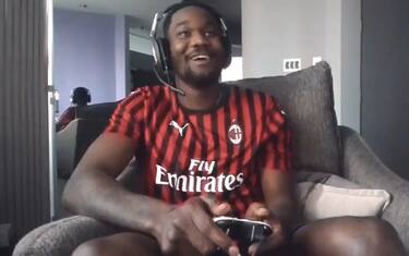 Torneo 2K: Ayton gioca con la maglia del Milan