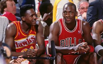 492645463 CHICAGO- FEBRUARY 6: Michael Jordan #23 of the Chicago Bulls and Dominique Wilkins #21 of the Atlanta Hawks talk during the 1988 Slam Dunk Contest as part of All-Star Weekend on February 6, 1988 at Chicago Stadium in Chicago, Illinois . NOTE TO USER: User expressly acknowledges and agrees that, by downloading and or using this photograph, User is consenting to the terms and conditions of the Getty Images License Agreement. Mandatory Copyright Notice: Copyright 1988 NBAE (Photo by Andrew D. Bernstein/NBAE via Getty Images)