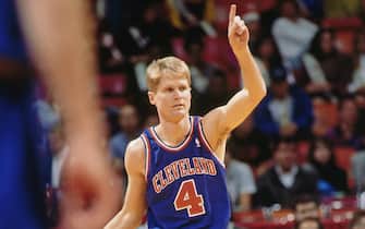 673960050 ATLANTA - 1990: Steve Kerr of the Cleveland Cavaliers dribbles against the Atlanta Hawks during a game played circa 1990 at the Omni in Atlanta, Georgia. NOTE TO USER: User expressly acknowledges and agrees that, by downloading and or using this photograph, User is consenting to the terms and conditions of the Getty Images License Agreement. Mandatory Copyright Notice: Copyright 1990 NBAE (Photo by Scott Cunningham/NBAE via Getty Images)