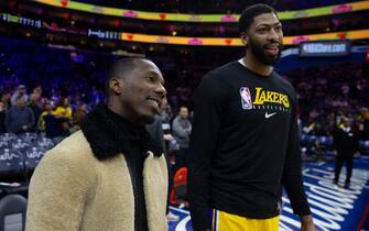 PHILADELPHIA, PA - JANUARY 25: Agent Rich Paul talks to Anthony Davis #3 of the Los Angeles Lakers against the Philadelphia 76ers at the Wells Fargo Center on January 25, 2020 in Philadelphia, Pennsylvania. NOTE TO USER: User expressly acknowledges and agrees that, by downloading and/or using this photograph, user is consenting to the terms and conditions of the Getty Images License Agreement. (Photo by Mitchell Leff/Getty Images)