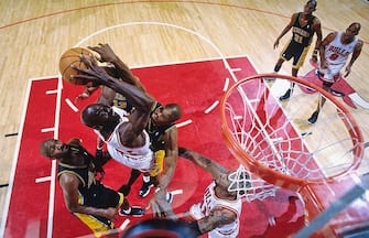 CHICAGO - MAY 27:  Michael Jordan #23 of the Chicago Bulls takes the ball to the basket against the Indiana Pacers in Game Five of the Eastern Conference Finals during the 1998 NBA Playoffs at the United Center on May 27, 1998 in Chicago Illinois.  The Bulls defeated the Pacers 106-87. NOTE TO USER: User expressly acknowledges and agrees that, by downloading and or using this photograph, User is consenting to the terms and conditions of the Getty Images License Agreement. Mandatory Copyright Notice: Copyright 1998 NBAE (Photo by Andrew D. Bernstein/NBAE via Getty Images)