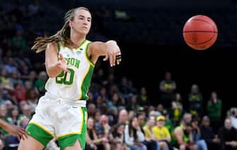 LAS VEGAS, NEVADA - MARCH 08:  Sabrina Ionescu #20 of the Oregon Ducks passes against the Stanford Cardinal during the championship game of the Pac-12 Conference women's basketball tournament at the Mandalay Bay Events Center on March 8, 2020 in Las Vegas, Nevada. The Ducks defeated the Cardinal 89-56.  (Photo by Ethan Miller/Getty Images)