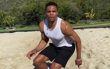 Westbrook, allenamento a mille sulla sabbia. VIDEO