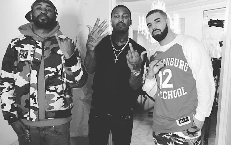 La foto postata da Drake indossando la maglia liceale di Zion Williamson Drake con la maglia di Zion Williamson