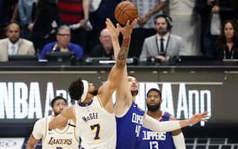 LOS ANGELES, CA - MARCH 8: Jump ball between JaVale McGee #7 of the Los Angeles Lakers and Ivica Zubac #40 of the LA Clippers during a game at the Staples Center on March 8, 2020 in Los Angeles, CA. NOTE TO USER: User expressly acknowledges and agrees that, by downloading and or using this photograph, User is consenting to the terms and conditions of the Getty Images License Agreement. Mandatory Credit: 2020 NBAE (Photo by Chris Elise/NBAE via Getty Images)