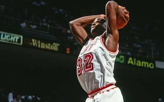 MIAMI - NOVEMBER 19:  Harold Miner #32 of the Miami Heat dunks against the Atlanta Hawks during the NBA game on November 19, 1993 in Miami, Florida.  NOTE TO USER: User expressly acknowledges and agrees that, by downloading and or using this photograph, User is consenting to the terms and conditions of the Getty Images License Agreement. Mandatory Copyright Notice: Copyright 1993 NBAE (Photo by Andy Hayt/NBAE via Getty Images)