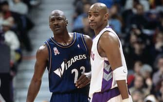 1486419 TORONTO, ON - DEC 16: Michael Jordan #23 of the Washington Wizards and Vince Carter #15 of the Toronto Raptors on the court during the game on December 16, 2001 at the Air Canada Centre in Toronto, Canada. NOTE TO USER: User expressly acknowledges and agrees that, by downloading and/or using this Photograph, User is consenting to the terms and conditions of the Getty Images License Agreement. Mandatory copyright notice: Copyright 2001 NBAE Mandatory Credit: Ron Turenne /NBAE/Getty Images