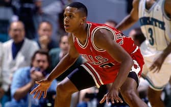 CHARLOTTE, NC - APRIL 28:  B.J. Armstrong #10 of the Chicago Bulls plays defense against the Charlotte Hornets in Game One of the Eastern Conference Quarterfinals as part of the 1995 NBA Playoffs on April 28, 1995 at the Charlotte Coliseum in Charlotte, North Carolina. The Chicago Bulls defeated the Charlotte Hornets 108-100. NOTE TO USER: User expressly acknowledges and agrees that, by downloading and or using this photograph, User is consenting to the terms and conditions of the Getty Images License Agreement. Mandatory Copyright Notice: Copyright 1995 NBAE (Photo by Nathaniel S. Butler/NBAE via Getty Images)