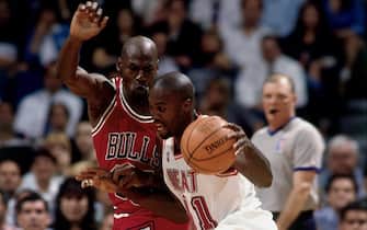 MIAMI - 1995:  Glen Rice #41 of the Miami Heat drives to the basket against Michael Jordan #23 of the Chicago Bulls during a 1995 NBA game at the Miami Arena in Miami, Florida. NOTE TO USER: User expressly acknowledges that, by downloading and or using this photograph, User is consenting to the terms and conditions of the Getty Images License agreement. Mandatory Copyright Notice: Copyright 1995 NBAE (Photo by Scott Cunningham/NBAE via Getty Images)