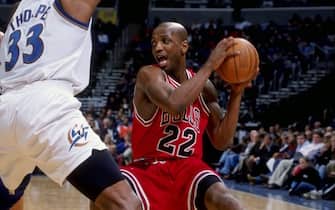 19 Feb 1999:  Keith Booth #22 of the Chicago Bulls in action during the game against the Washington Wizards at the MCI Center in Washington, D.C. The Wizards defeated the Bull 93-91.  Mandatory Credit: Doug Pensinger  /Allsport