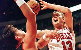 Chicago Bulls center Luc Longley (R) shoots past Portland Trail Blazers center Arvydas Sabonis (L) during the first quarter 25 February, at the United Center in Chicago, Illinois.    AFP PHOTO VINCENT LAFORET (Photo by VINCENT LAFORET / AFP)        (Photo credit should read VINCENT LAFORET/AFP via Getty Images)