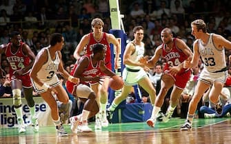 1719548 BOSTON - 1987: Andrew Toney of the Philadelphia 76ers leads the break down court against the Boston Celtics at the Boston Garden in 1987 in Boston, Massachusetts. NOTE TO USER: User expressly acknowledges and agrees that, by downloading and/or using this Photograph, User is consenting to the terms and conditions of the Getty Images License Agreement. Mandatory Copyright Notice: Copyright 1987 NBAE (Photo by Steve Lipofsky/NBAE via Getty Images)