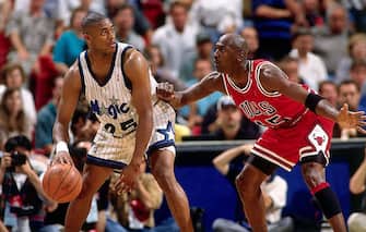 ORLANDO, FL - MAY 7:  Michael Jordan #45 of the Chicago Bulls digs in on defense against Nick Anderson #25 of the Orlando Magic in Game One of the 1995 Easter Conference Semi-Finals at the Orlando Arena on May 7, 1995 in Orlando, Florida.  NOTE TO USER: User expressly acknowledges that, by downloading and or using this photograph, User is consenting to the terms and conditions of the Getty Images License agreement. Mandatory Copyright Notice: Copyright 1995 NBAE (Photo by Barry Gossage/NBAE via Getty Images)