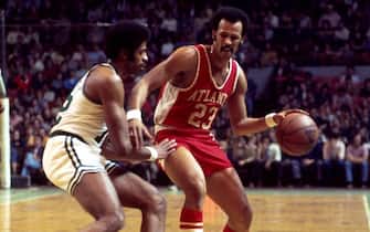 BOSTON - 1974:  Lou Hudson #23 of the Atlanta Hawks moves the ball up court against Don Chaney #12 of the Boston Celtics during a game played in 1974 at the Boston Garden in Boston, Massachusetts. NOTE TO USER: User expressly acknowledges and agrees that, by downloading and or using this photograph, User is consenting to the terms and conditions of the Getty Images License Agreement. Mandatory Copyright Notice: Copyright 1974 NBAE (Photo by Dick Raphael/NBAE via Getty Images)