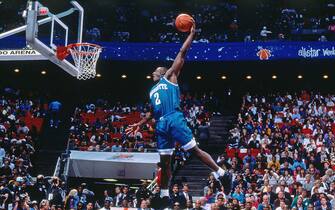ORLANDO, FL - FEBRUARY 8: Larry Johnson #2 of the Charlotte Hornets attempts a dunk during the 1992 Slam Dunk Contest on February 8, 1992 at Orlando Arena in Orlando, Florida. NOTE TO USER: User expressly acknowledges and agrees that, by downloading and or using this photograph, User is consenting to the terms and conditions of the Getty Images License Agreement. Mandatory Copyright Notice: Copyright 1992 NBAE (Photo by Andrew D. Bernstein/NBAE via Getty Images)