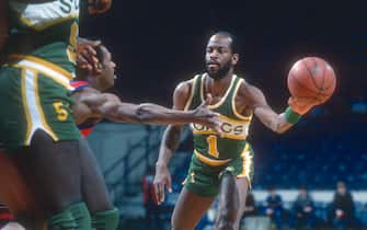 LANDOVER, MD - CIRCA 1984: Gus Williams #1 of the Seattle Supersonics  passes the ball against the Washington Bullets during an NBA basketball game circa 1984 at the Capital Centre in Landover, Maryland. Williams played for the Supersonics from 1977-84. (Photo by Focus on Sport/Getty Images) *** Local Caption *** Gus Williams