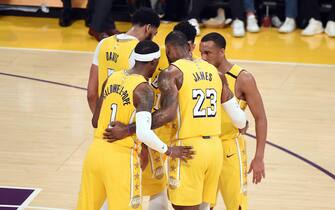 LOS ANGELES, CA - JANUARY 3: The Los Angeles Lakers huddle up during the game against the New Orleans Pelicans on January 3, 2020 at STAPLES Center in Los Angeles, California. NOTE TO USER: User expressly acknowledges and agrees that, by downloading and/or using this Photograph, user is consenting to the terms and conditions of the Getty Images License Agreement. Mandatory Copyright Notice: Copyright 2020 NBAE (Photo by Adam Pantozzi/NBAE via Getty Images) 