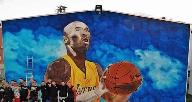 Il murales per Kobe Bryant a Gradiska, Bosnia Erzegovina
