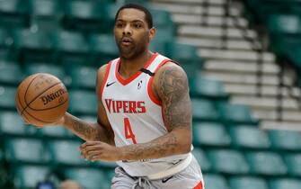 FRISCO, TX - FEBRUARY 26:  Sindarius Thornwell #4 of the Rio Grande Valley Vipers dribbles the ball up court during the first quarter on February  26, 2020 at Comerica Center in Frisco, Texas. NOTE TO USER: User expressly acknowledges and agrees that, by downloading and or using this photograph, User is consenting to the terms and conditions of the Getty Images License Agreement. Mandatory Copyright Notice: Copyright 2020 NBAE (Photo by Tim Heitman/NBAE via Getty Images)