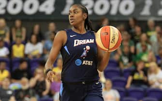 SEATTLE, WA - SEPTEMBER 1: Tiffany Hayes #15 of the Atlanta Dream handles the ball against the Seattle Storm on September 1, 2019 at the Alaska Airlines Arena Arena, in Seattle, Washington. NOTE TO USER: User expressly acknowledges and agrees that, by downloading and or using this photograph, User is consenting to the terms and conditions of the Getty Images License Agreement. Mandatory Copyright Notice: Copyright 2019 NBAE  (Photo by Joshua Huston/NBAE via Getty Images) 