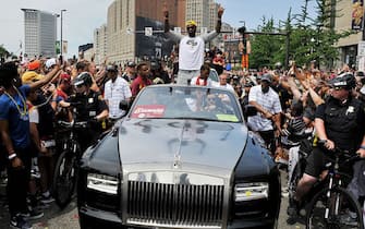 542228812 CLEVELAND, OH - JUNE 22: LeBron James #23 of the Cleveland Cavaliers waves to the fans during the Cleveland Cavaliers Victory Parade And Rally on June 22, 2016 in downtown Cleveland, Ohio. NOTE TO USER: User expressly acknowledges and agrees that, by downloading and/or using this Photograph, user is consenting to the terms and conditions of the Getty Images License Agreement. Mandatory Copyright Notice: Copyright 2016 NBAE (Photo by David Liam Kyle/NBAE/Getty Images)