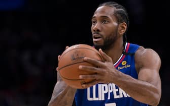 PHILADELPHIA, PA - FEBRUARY 11: Kawhi Leonard #2 of the Los Angeles Clippers shoots the ball against the Philadelphia 76ers at the Wells Fargo Center on February 11, 2020 in Philadelphia, Pennsylvania. The 76ers defeated the Clippers 110-103. NOTE TO USER: User expressly acknowledges and agrees that, by downloading and/or using this photograph, user is consenting to the terms and conditions of the Getty Images License Agreement. (Photo by Mitchell Leff/Getty Images)