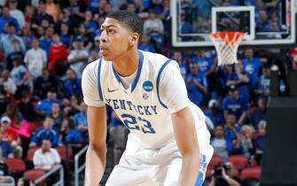 LOUISVILLE, KY - MARCH 15: Anthony Davis #23 of the Kentucky Wildcats dribbles the ball against the Western Kentucky Hilltoppers during the second round of the 2012 NCAA Men's Basketball Tournament at KFC Yum! Center on March 15, 2012 in Louisville, Kentucky. Kentucky won 81-66. (Photo by Joe Robbins/Getty Images)