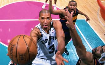SAN ANTONIO, TX - APRIL 4:  Monty Williams #3 of the San Antonio Spurs shoots against the Golden State Warriors on April 4, 1998 at the Alamodome in San Antonio, Texas. NOTE TO USER: User expressly acknowledges and agrees that, by downloading and or using this photograph, User is consenting to the terms and conditions of the Getty Images License Agreement. Mandatory Copyright Notice: Copyright 1998 NBAE (Photo by D. Clarke Evans/NBAE via Getty Images)