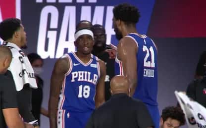 Tensione in panchina tra Embiid e Milton. VIDEO