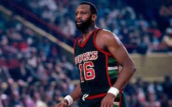 BOSTON, MA - 1982:  Bob Lanier #16 of the Milwaukee Bucks stands on the court during a game circa 1982 at the Boston Garden in Boston, Massachusetts. NOTE TO USER: User expressly acknowledges and agrees that, by downloading and or using this photograph, User is consenting to the terms and conditions of the Getty Images License Agreement. Mandatory Copyright Notice: Copyright 1982 NBAE (Photo by Dick Raphael/NBAE via Getty Images)