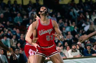 BOSTON - 1981:  Artis Gilmore #53 of the Chicago Bulls waits for the rebound against the Boston Celtics during a game played in 1981 at the Boston Garden in Boston, Massachusetts. NOTE TO USER: User expressly acknowledges and agrees that, by downloading and or using this photograph, User is consenting to the terms and conditions of the Getty Images License Agreement. Mandatory Copyright Notice: Copyright 1981 NBAE (Photo by Dick Raphael/NBAE via Getty Images)